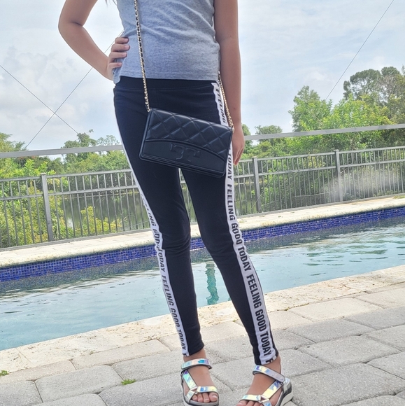 Tory Burch Black Savannah Chain Flat Wallet - Picture 3 of 14